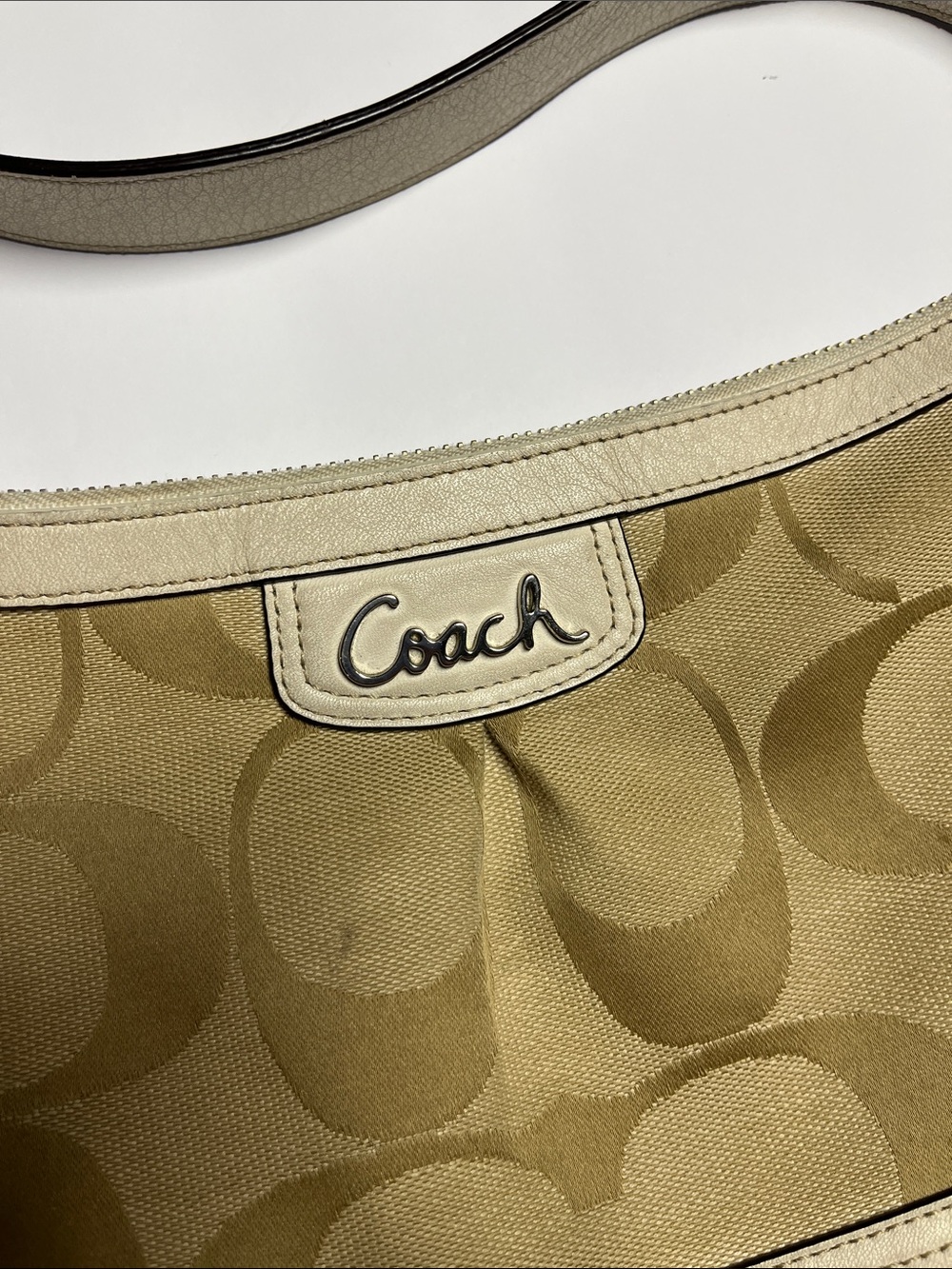 Coach Tan Signature Canvas Shoulder Bag with Cream Trim - Picture 3 of 9